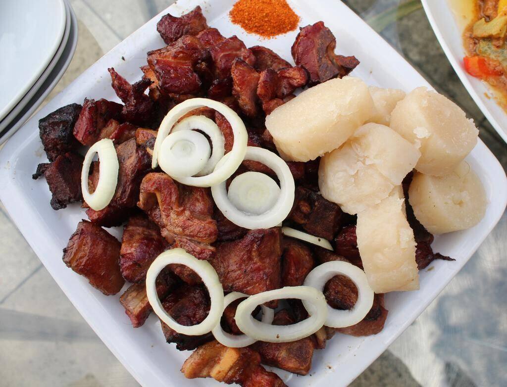 Grilled meat and cassava
